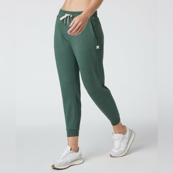 Vuori Pants - like new Vuori Performance Joggers 25”